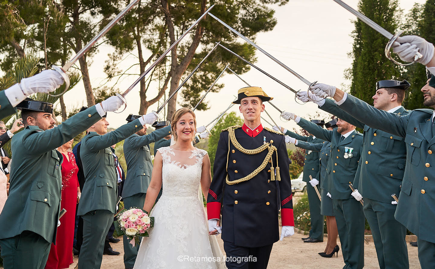 Bodas con pasillo de sables Retamosa fotografia bodas