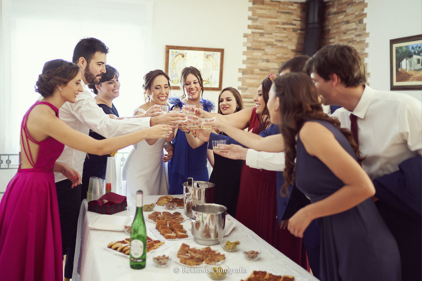 Fotos de boda divertidas con amigos